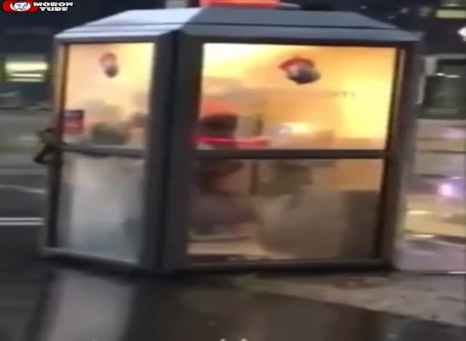 Video :This pair believes they are secure from prying eyes!
